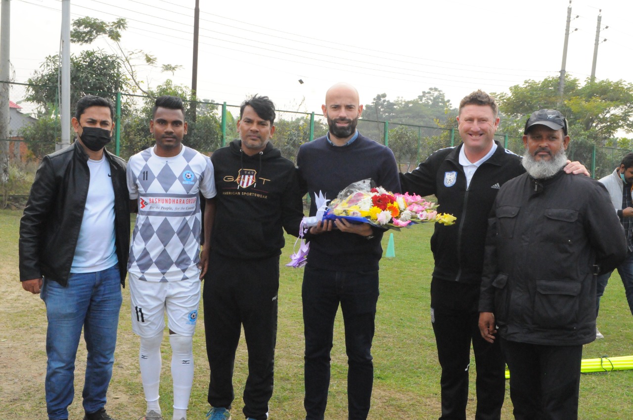 The head coach of Bangladesh national football team visited Uttar Baridhara Club today